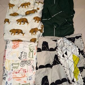 Lot of H&M kids duvet covers.